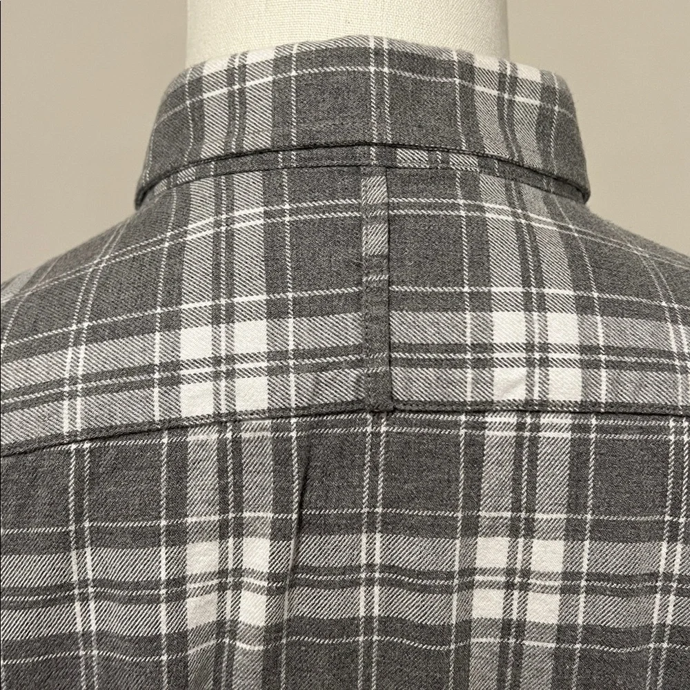 Banana Republic Lightweight Flannel Gray and White Plaid Shirt Size Large